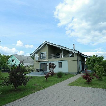 Sentis Hotel Uzhhorod Exterior photo