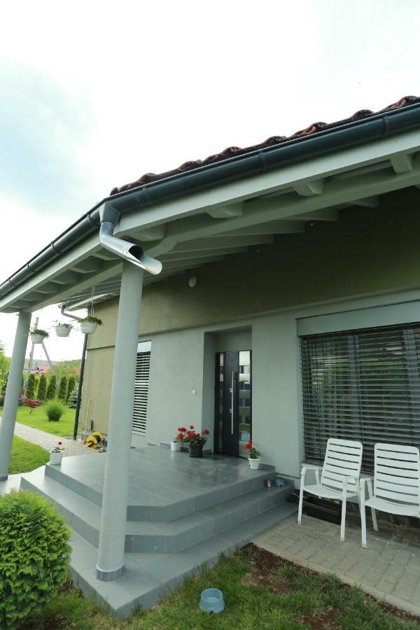 Sentis Hotel Uzhhorod Exterior photo